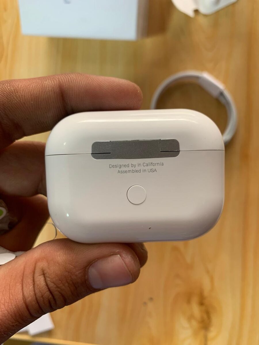 Airpods Pro 2nd Generation Platinum With ANC - Image 4