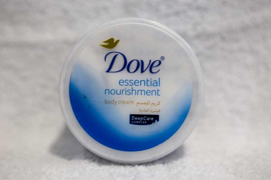 Dove Essential Nourishment Body Cream For Dry Skin, 300 ml - Image 3